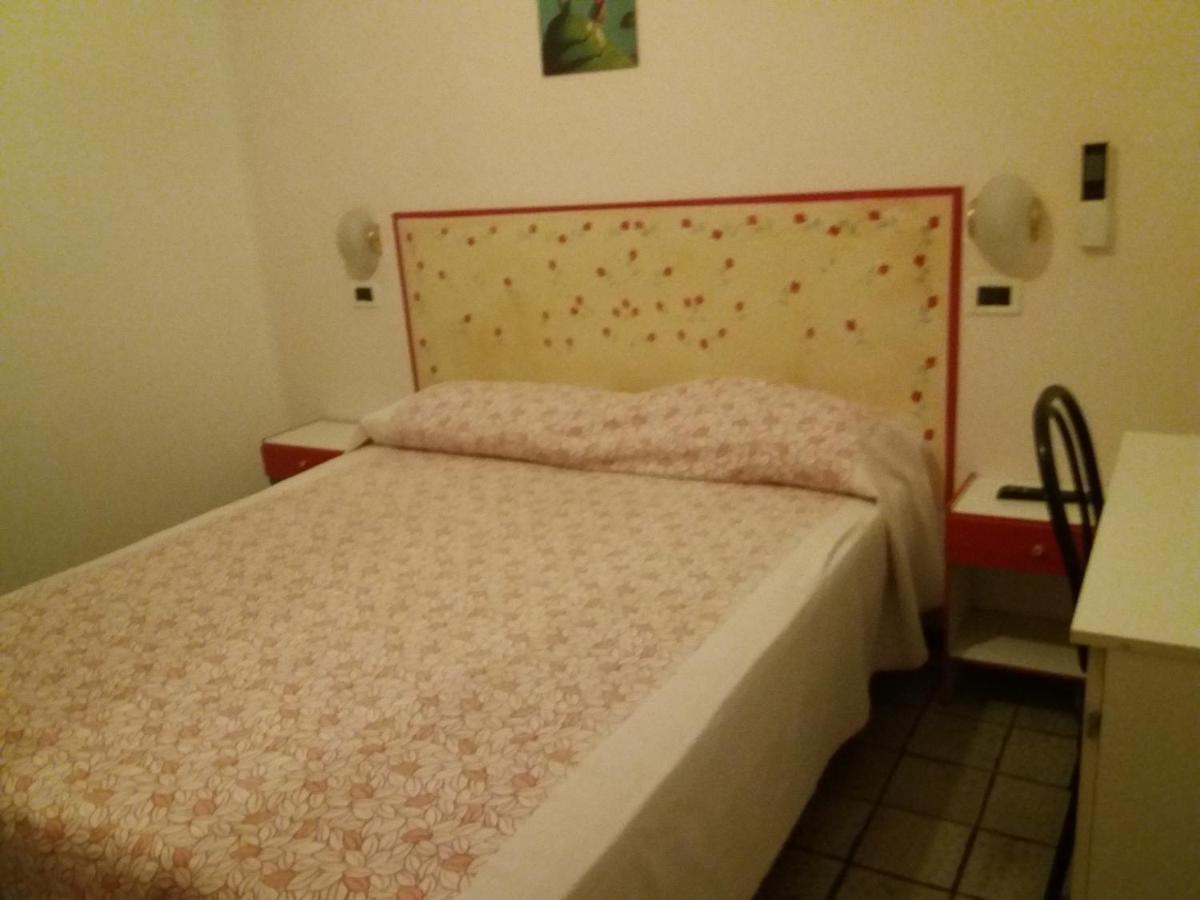 Hotel Fatima リミニ エクステリア 写真